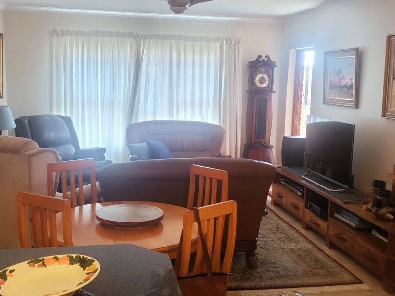 Townhouse For Sale in Equestria - Photo 7