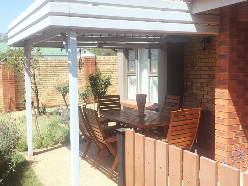 Townhouse For Sale in Equestria - Photo 3