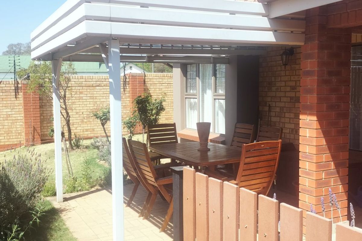 Townhouse For Sale in Equestria - Photo 3