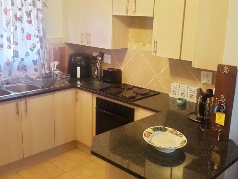 Townhouse For Sale in Equestria - Photo 5