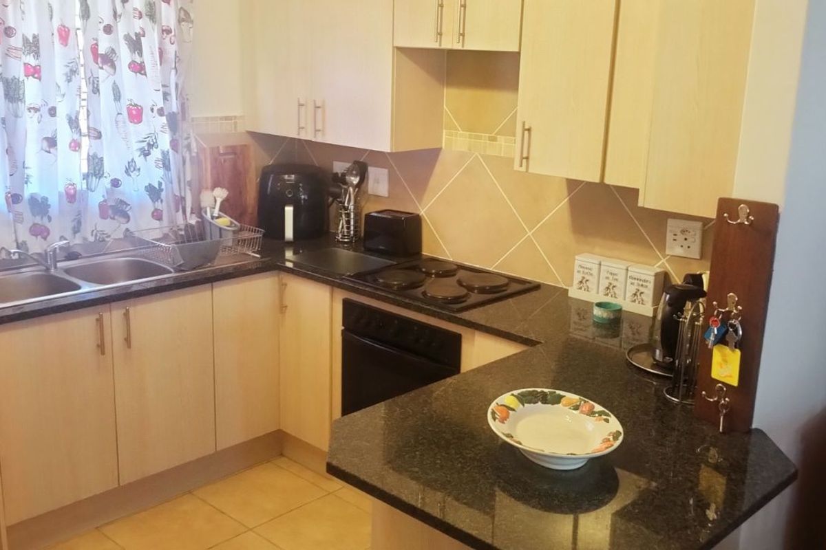 Townhouse For Sale in Equestria - Photo 5