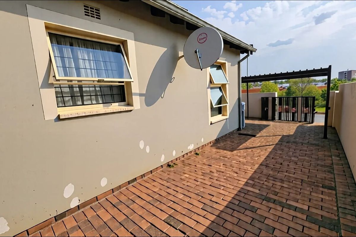 House For Sale in Riverside View - Photo 3
