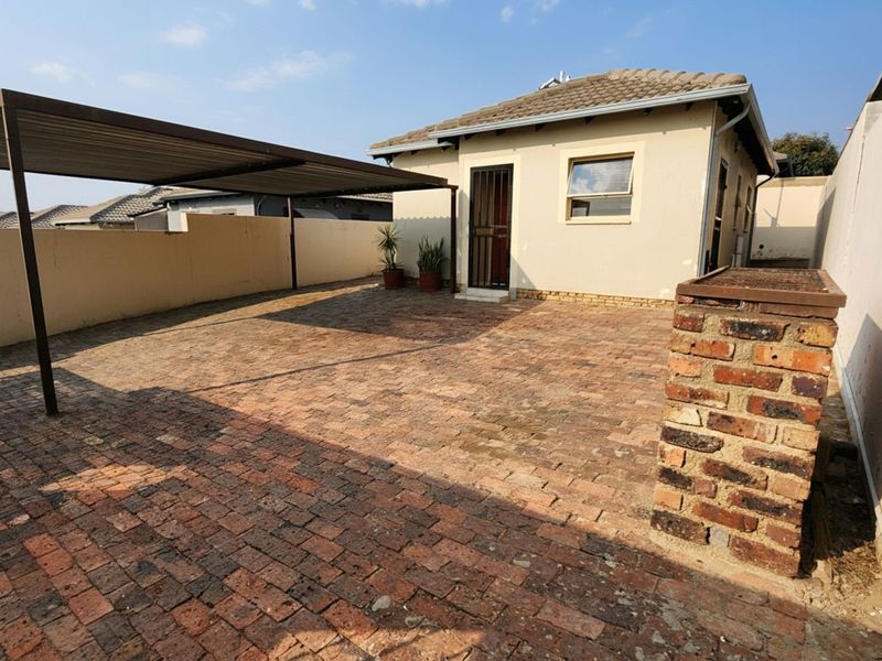 House For Sale in Riverside View - Photo 2