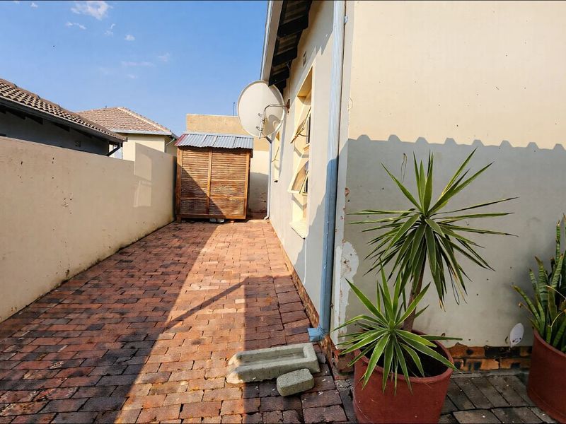 House For Sale in Riverside View - Photo 5