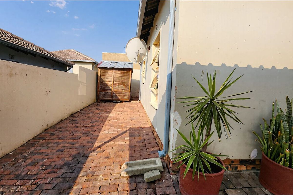 House For Sale in Riverside View - Photo 5