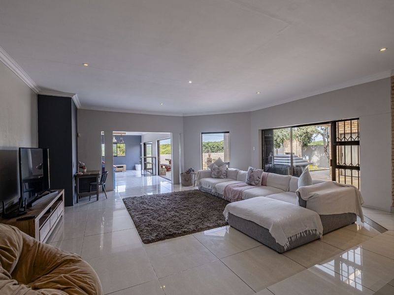 House For Sale in Bluewater Bay - Photo 10