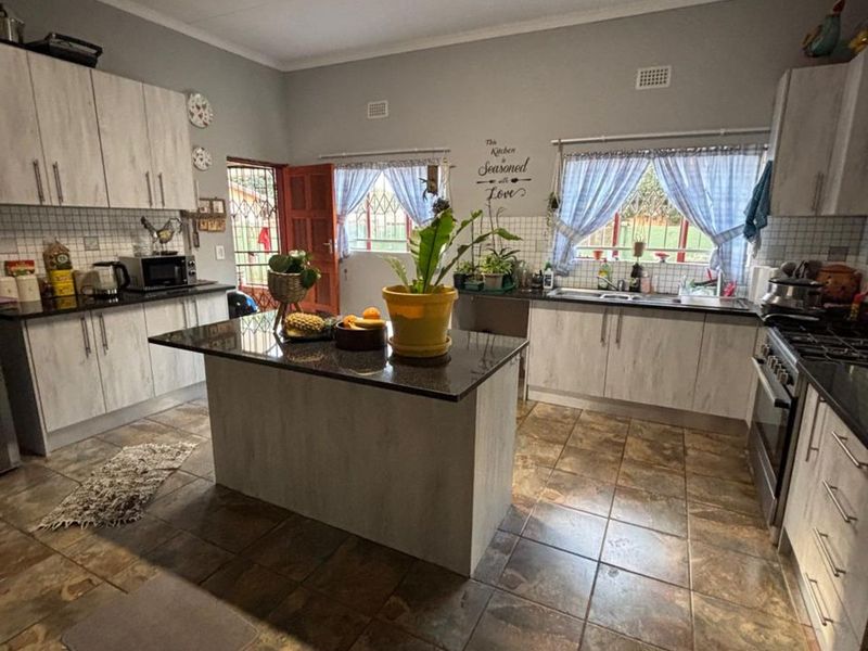 House For Sale in Pretoria North - Photo 4