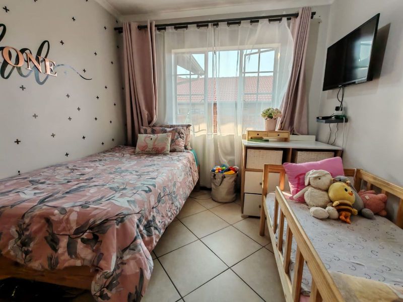 Townhouse For Sale in Monavoni - Photo 9