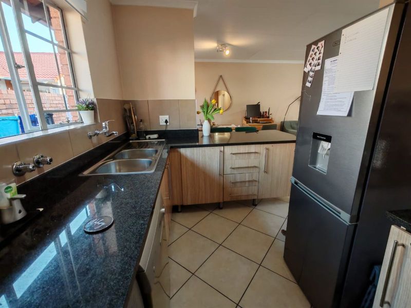 Townhouse For Sale in Monavoni - Photo 8