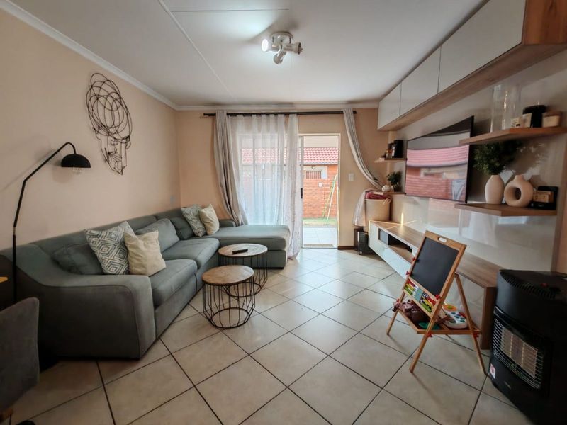 Townhouse For Sale in Monavoni - Photo 2