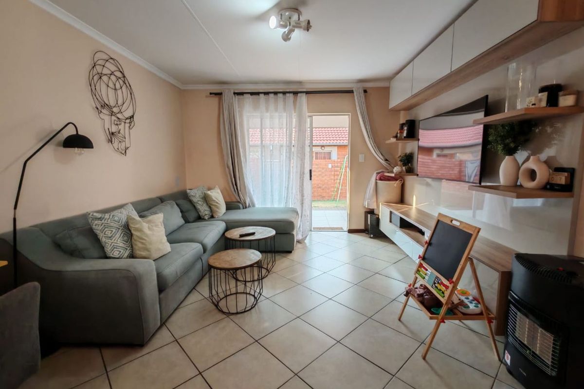 Townhouse For Sale in Monavoni - Photo 2