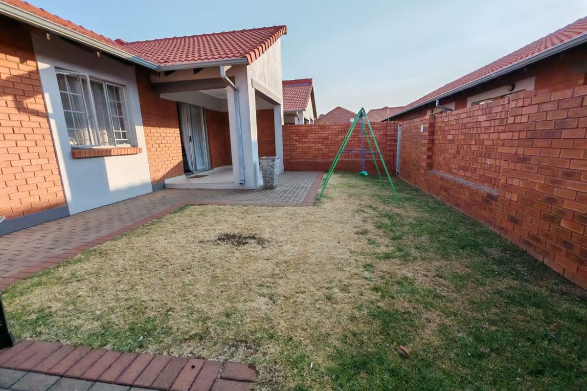 Townhouse For Sale in Monavoni - Photo 3