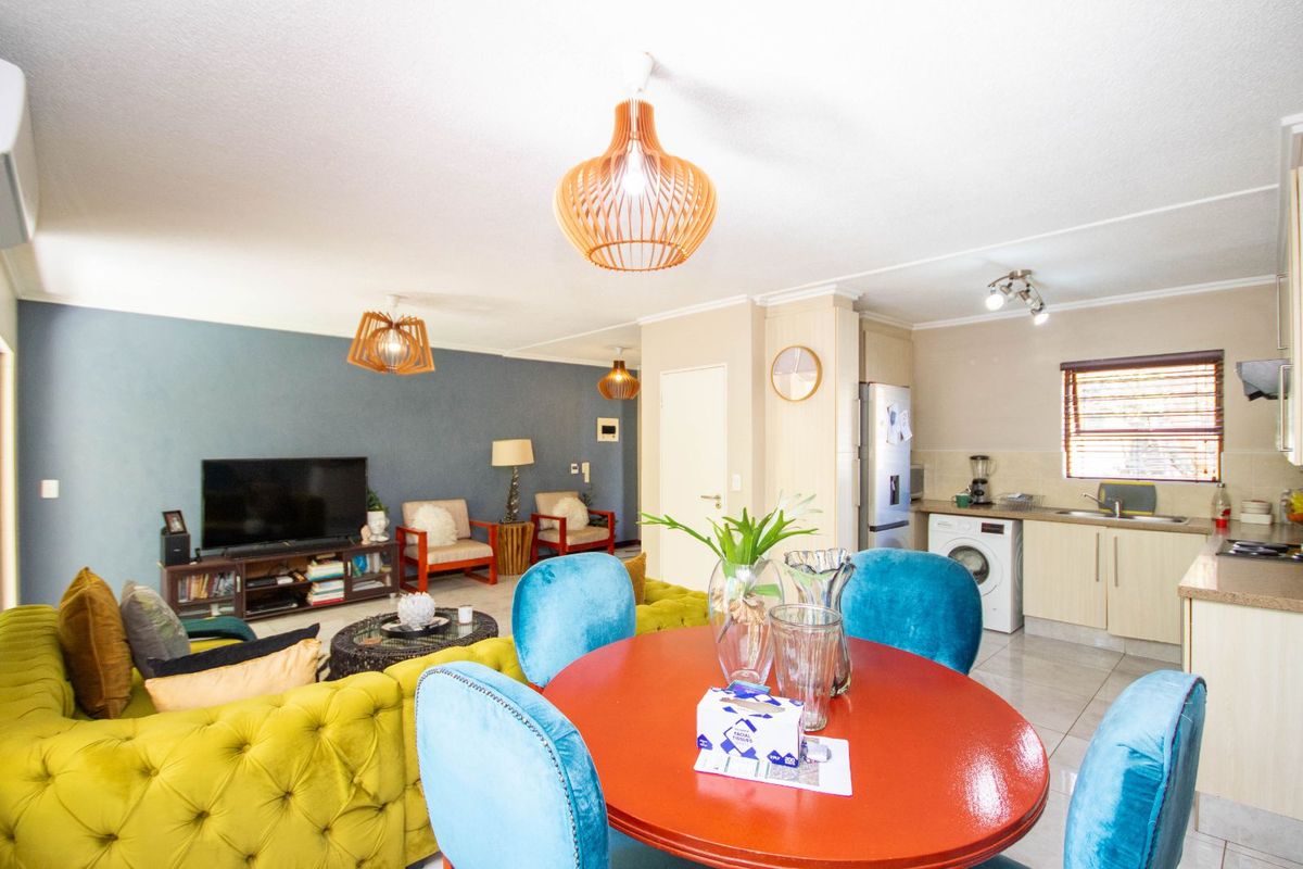 Townhouse For Sale in Broadacres - Photo 4