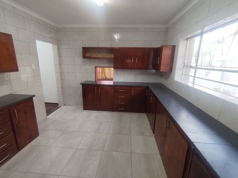 House For Sale in Malabar - Photo 3