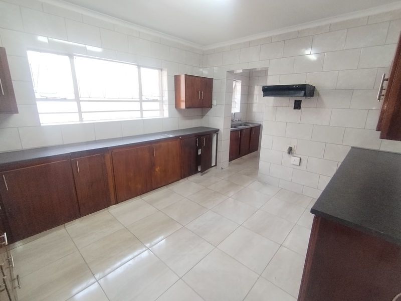 House For Sale in Malabar - Photo 4