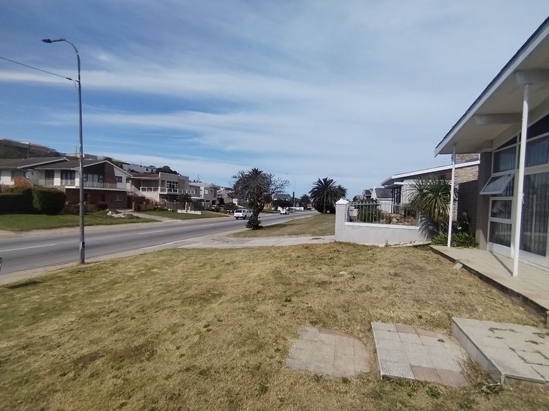 House For Sale in Malabar - Photo 2