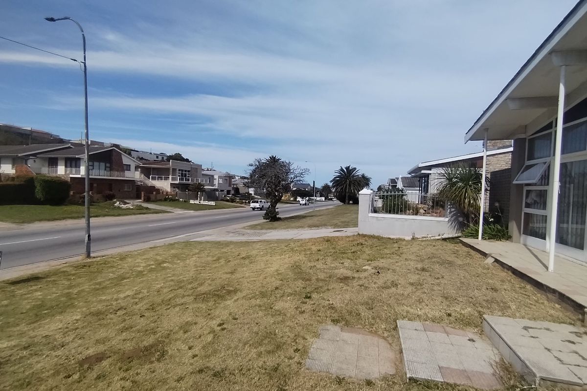 House For Sale in Malabar - Photo 2