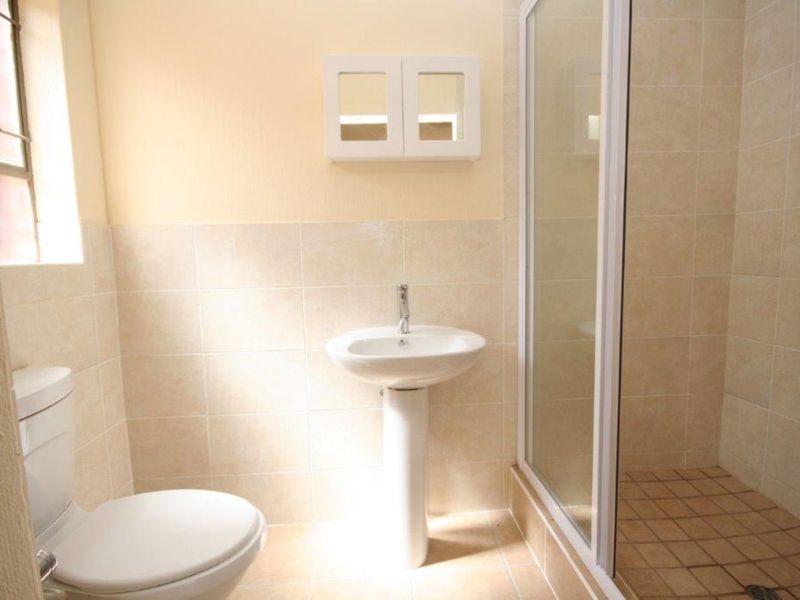 Townhouse For Sale in Florida Glen - Photo 7