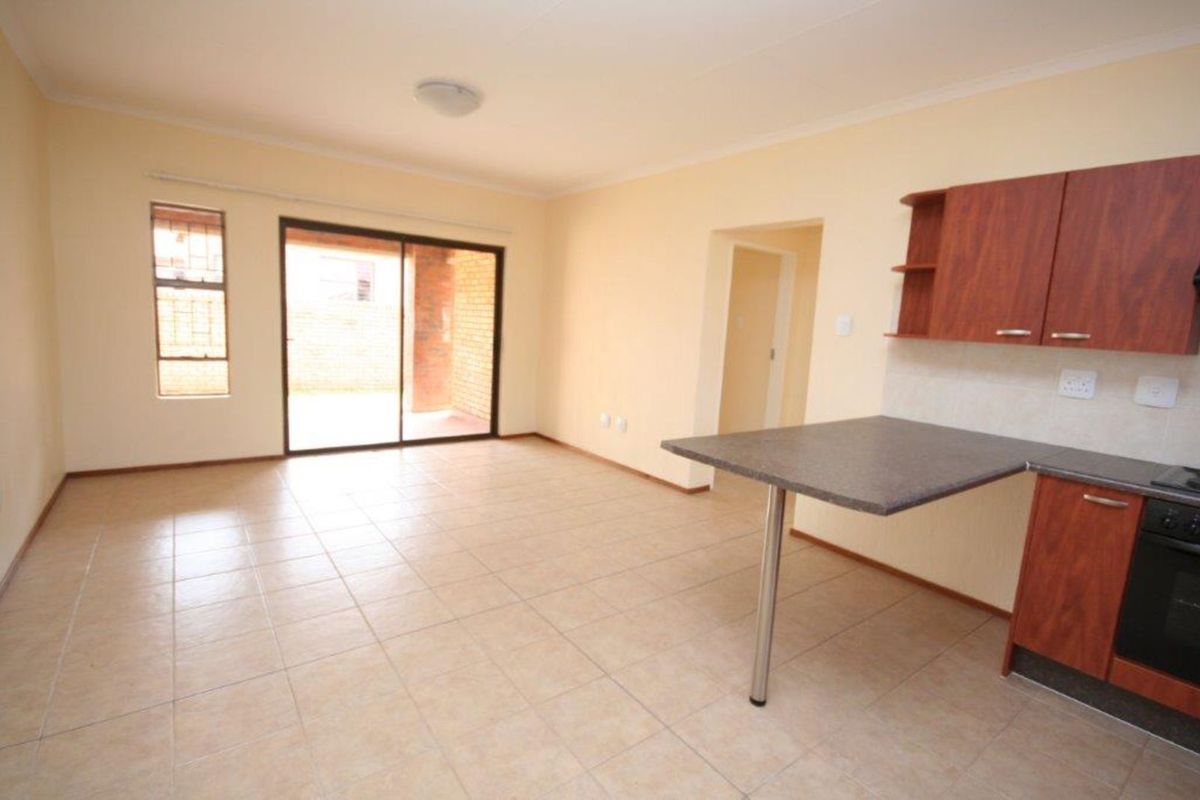 Townhouse For Sale in Florida Glen - Photo 4