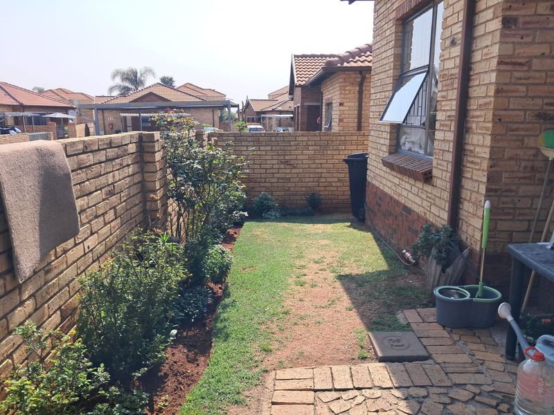 Townhouse For Sale in Florida Glen - Photo 10