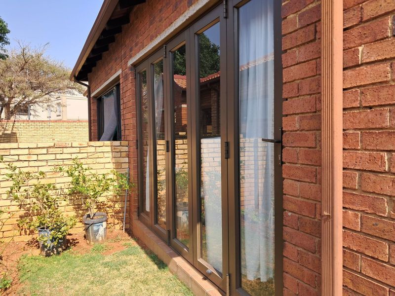 Townhouse For Sale in Florida Glen - Photo 9