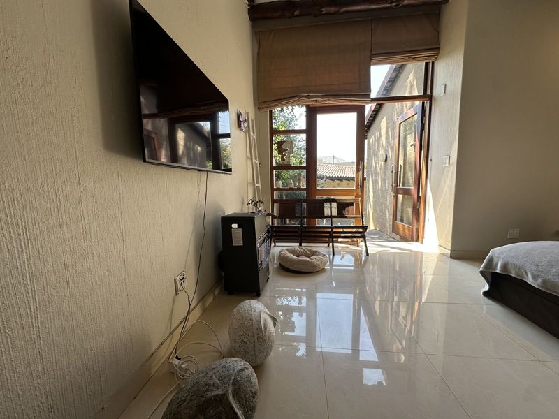 Townhouse For Sale in Sandown - Photo 2