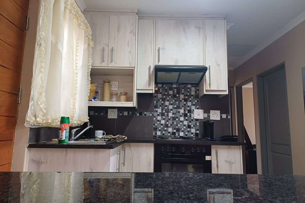 Townhouse For Sale in Ellaton - Photo 4
