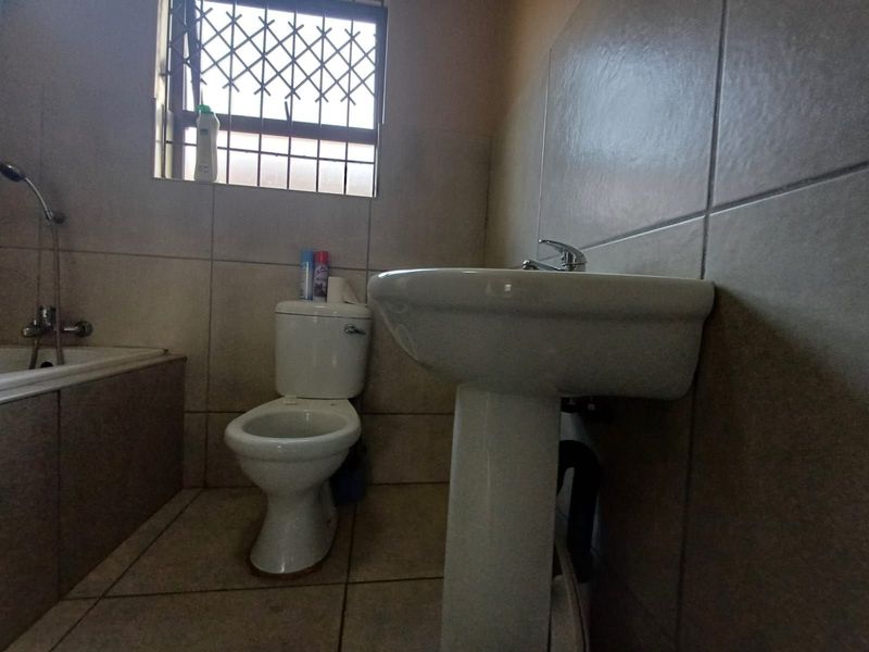 Townhouse For Sale in Ellaton - Photo 9