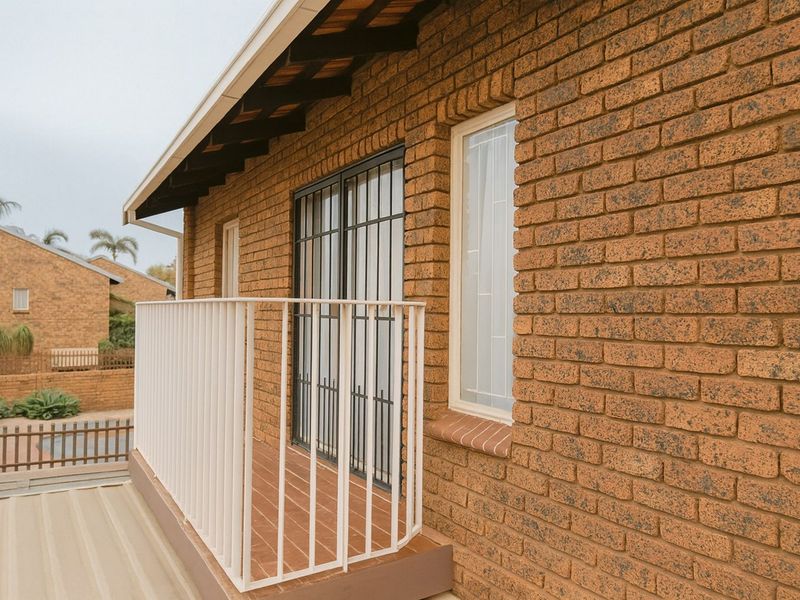 Townhouse For Sale in Doornpoort - Photo 6