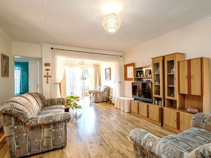 Townhouse For Sale in Allen's Nek - Photo 7