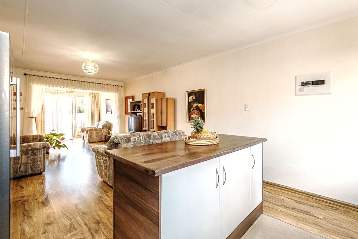 Townhouse For Sale in Allen's Nek - Photo 4