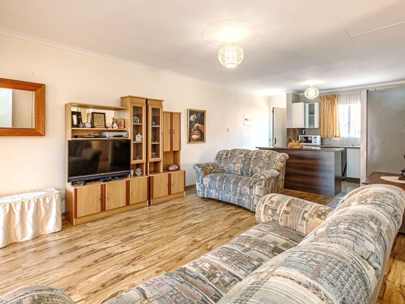 Townhouse For Sale in Allen's Nek - Photo 5