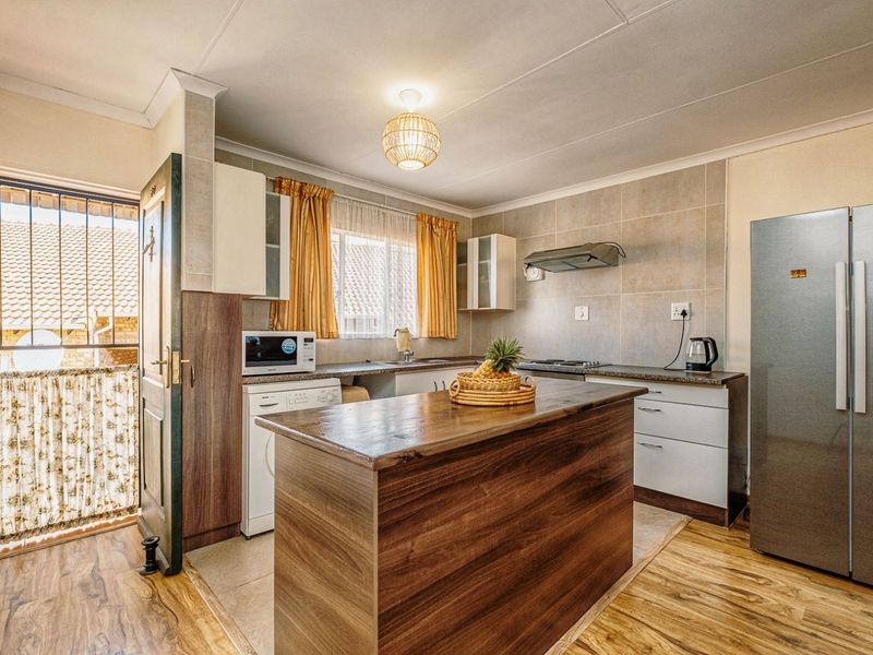 Townhouse For Sale in Allen's Nek - Photo 2