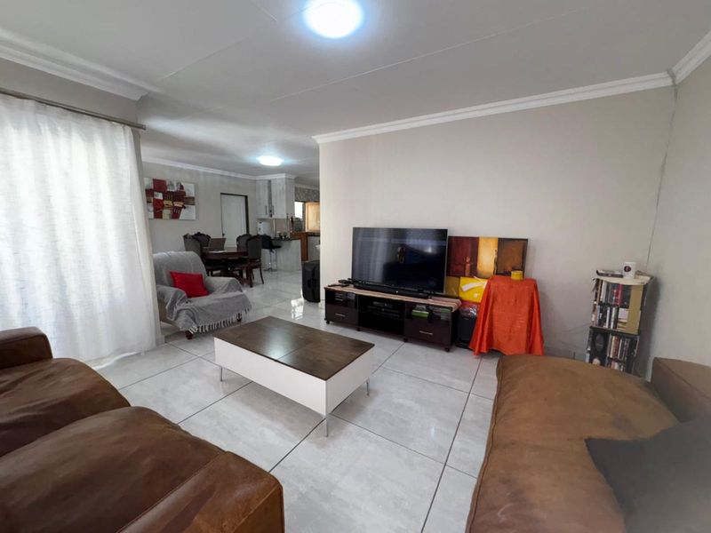 House For Sale in Verwoerdpark - Photo 6