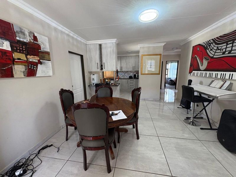 House For Sale in Verwoerdpark - Photo 2