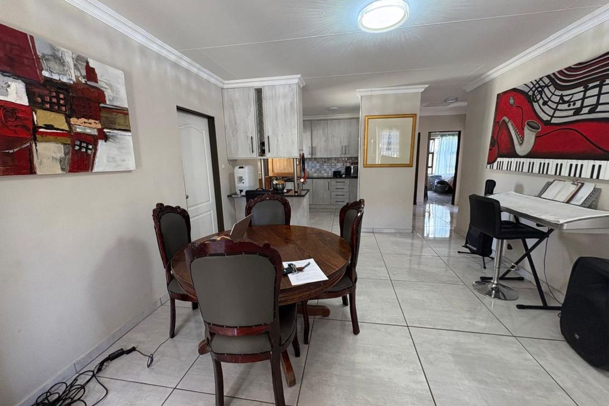 House For Sale in Verwoerdpark - Photo 2