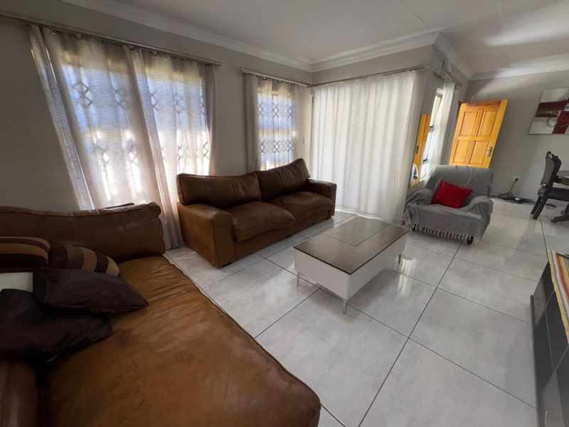 House For Sale in Verwoerdpark - Photo 5