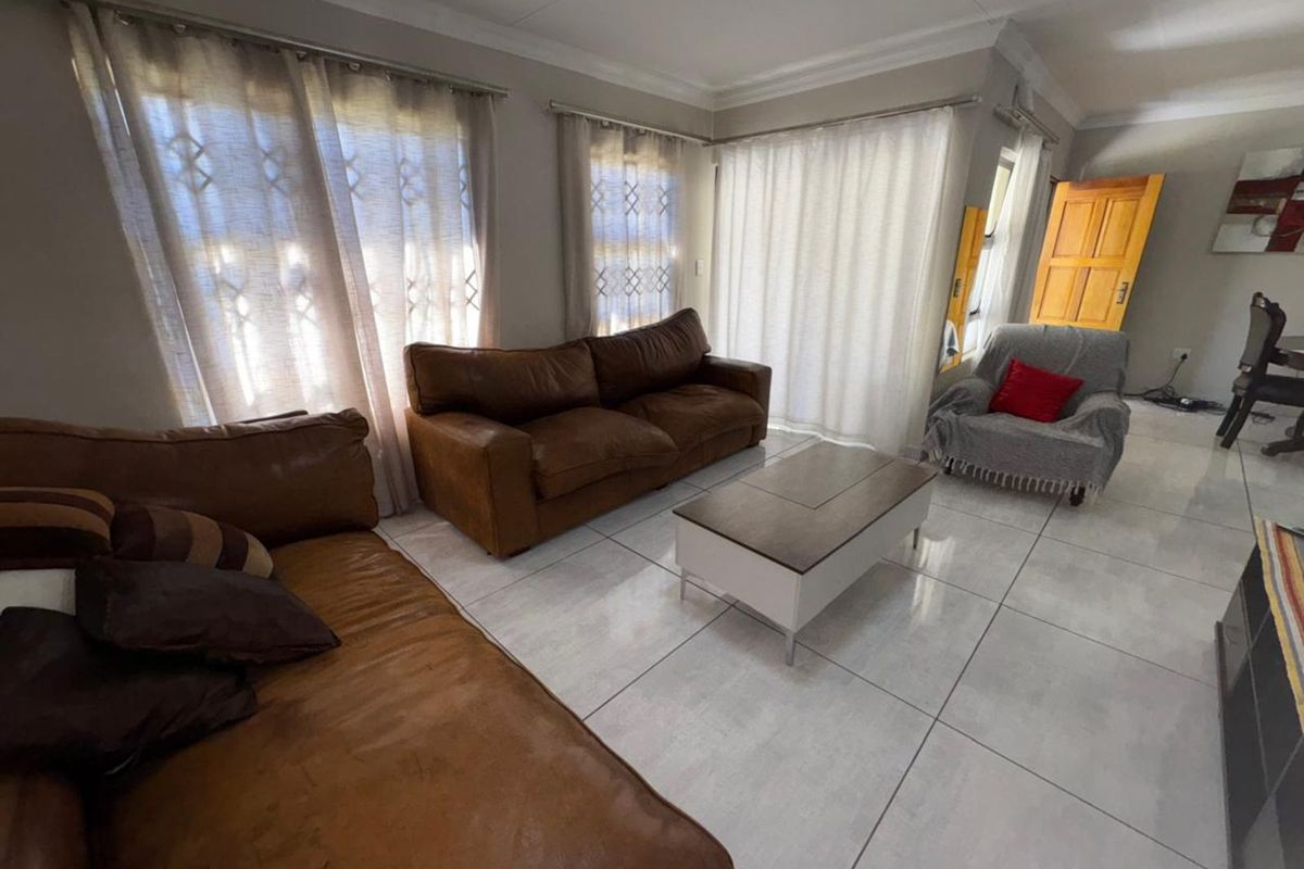 House For Sale in Verwoerdpark - Photo 5