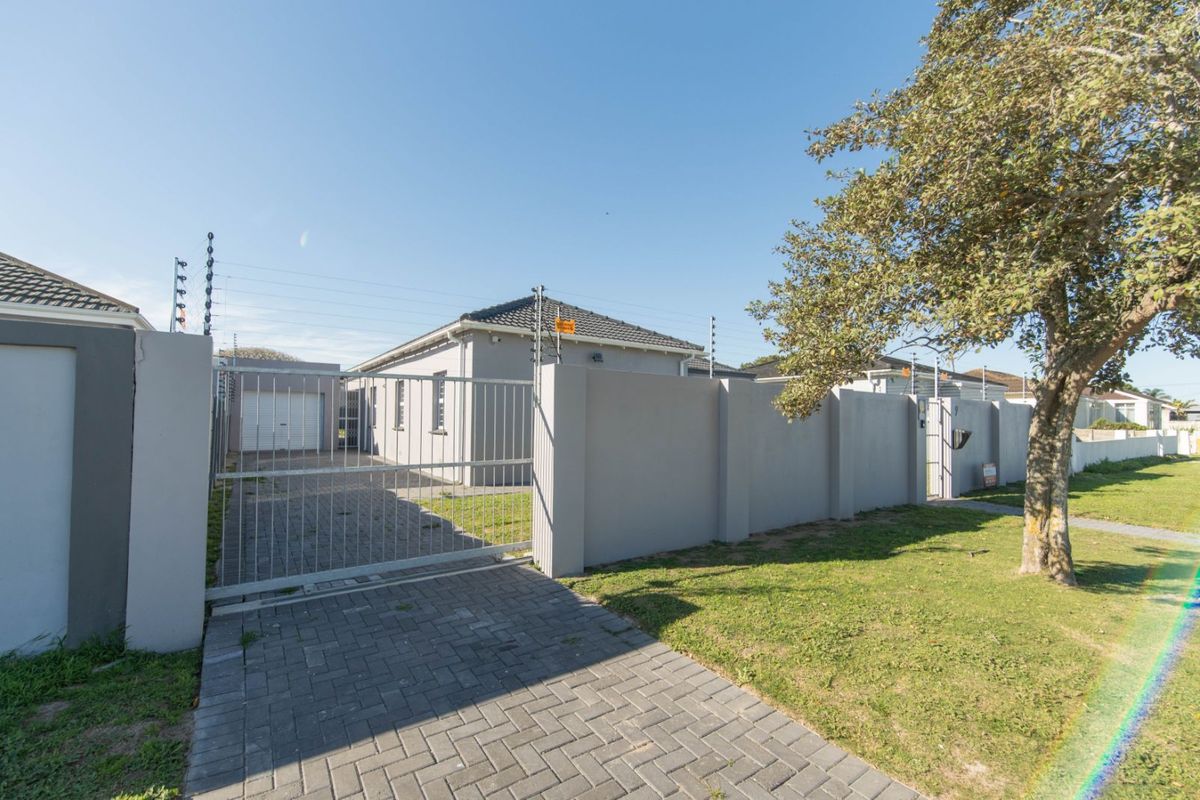 House For Sale in Glenhurd - Photo 2