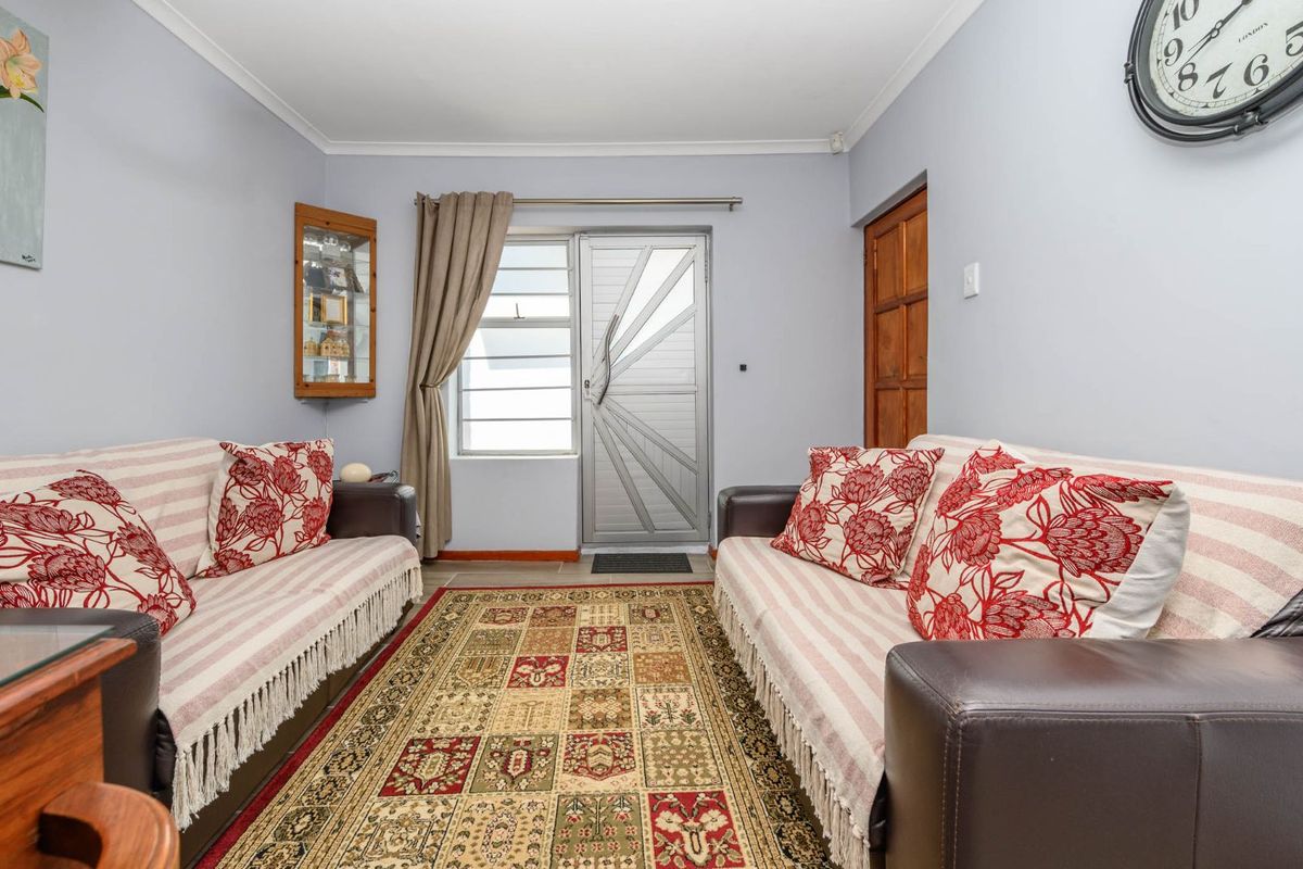 House For Sale in Parsonsvlei - Photo 3
