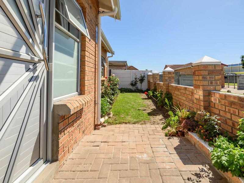 House For Sale in Parsonsvlei - Photo 2