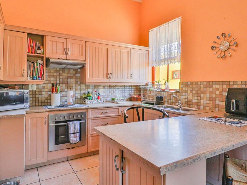 House For Sale in Montagu Central - Photo 6