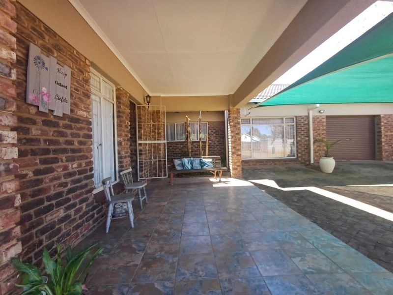 House For Sale in Vaal Park - Photo 2