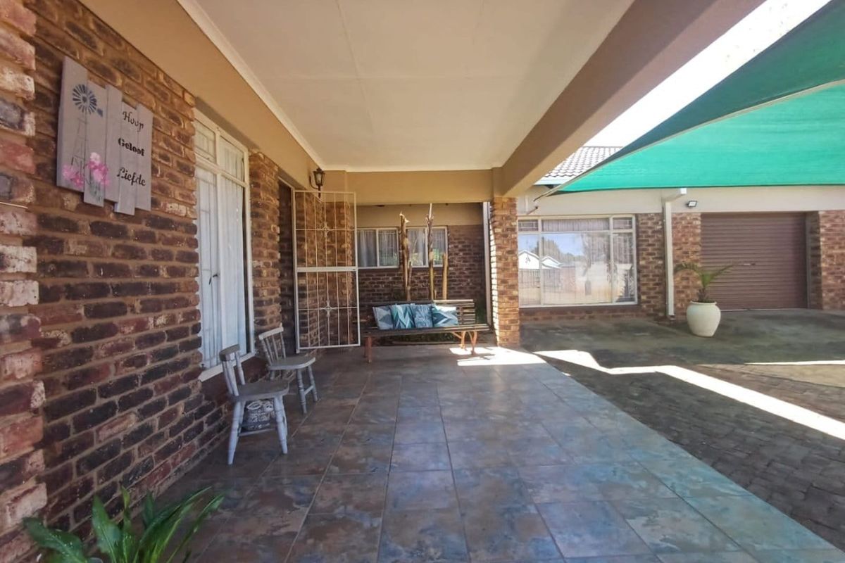 House For Sale in Vaal Park - Photo 2