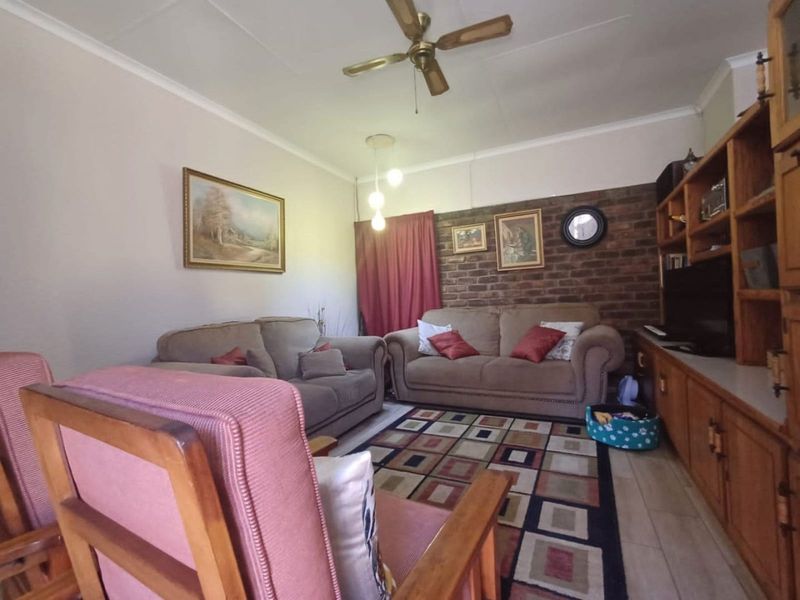 House For Sale in Vaal Park - Photo 4