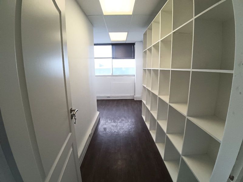 Commercial To Rent in Pinelands - Photo 6