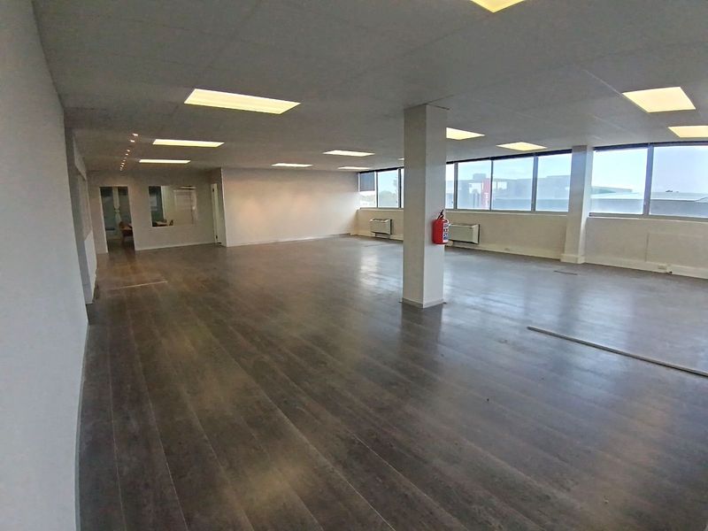 Commercial To Rent in Pinelands - Photo 3