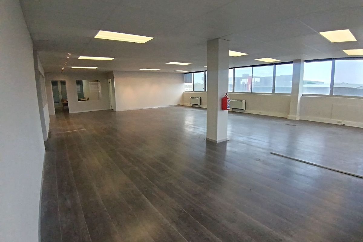 Commercial To Rent in Pinelands - Photo 3