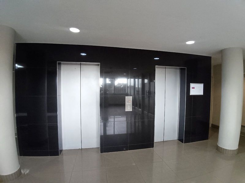 Commercial To Rent in Pinelands - Photo 10