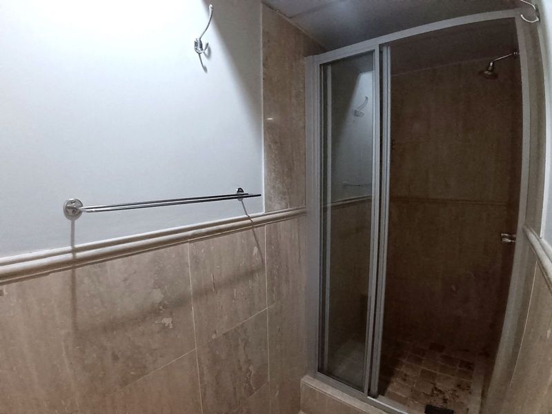 Commercial To Rent in Pinelands - Photo 9